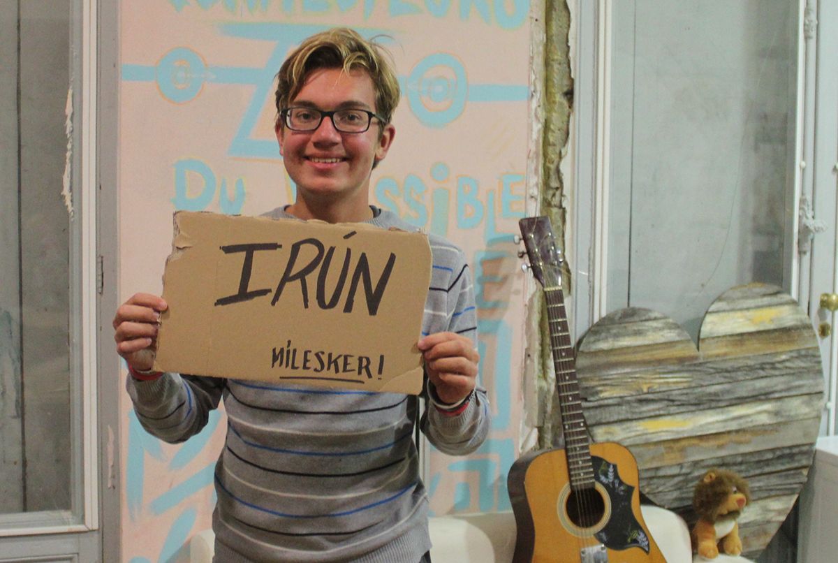EliasExplores proudly showing his sign to get to Irun.
