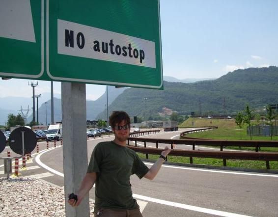 Quarim and a NO autostop sign.