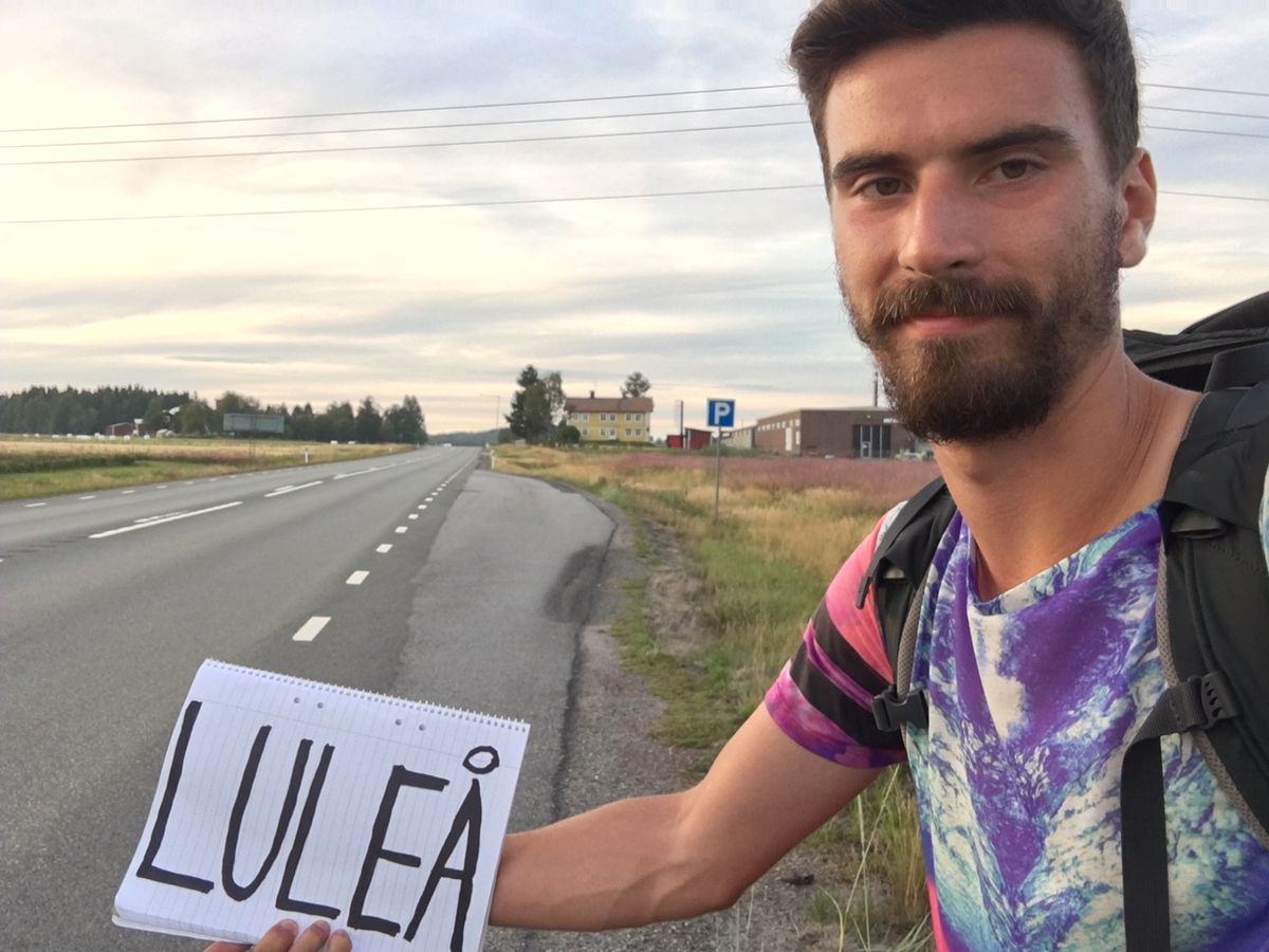 In northern Sweden it's very easy for cars to stop on the side of the road (2018)